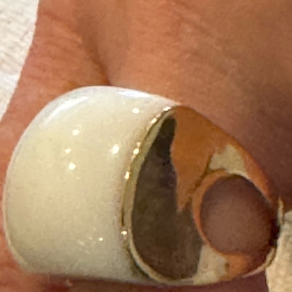 750 -18kt  Yellow Gold & White Agate Stone  Vintage Gold Oval Statement Ring 7.5 - Picture 5 of 7
